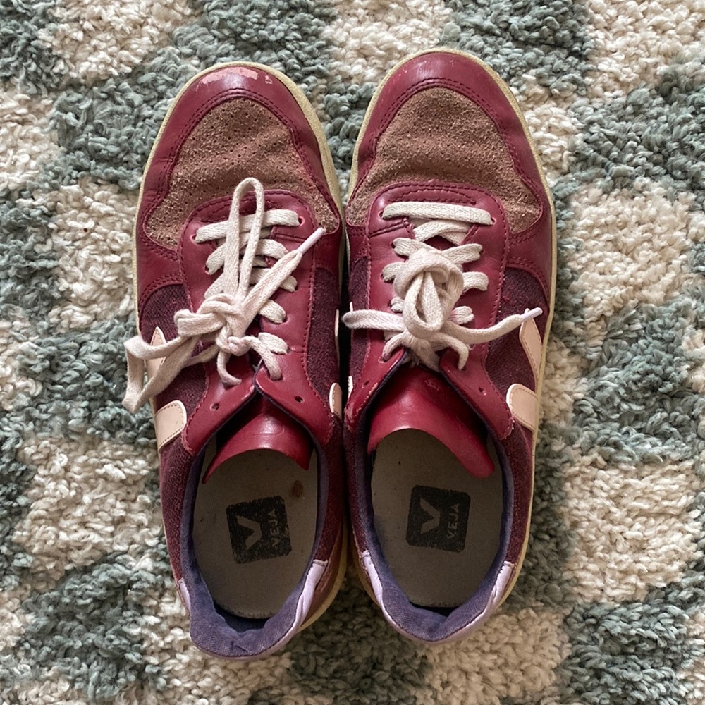Maroon & Purple Vejas